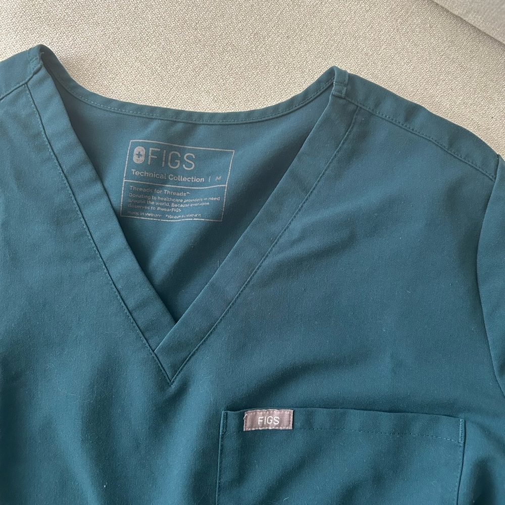 Figs Caribbean Blue Catarina One Pocket V-Neck Scrub Top
